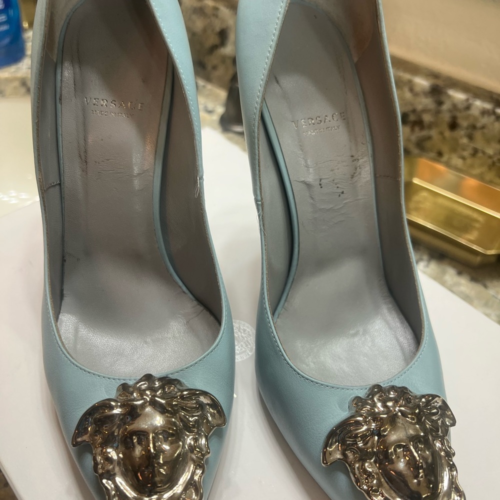 Versace Hell Very Comfortable! - image 3